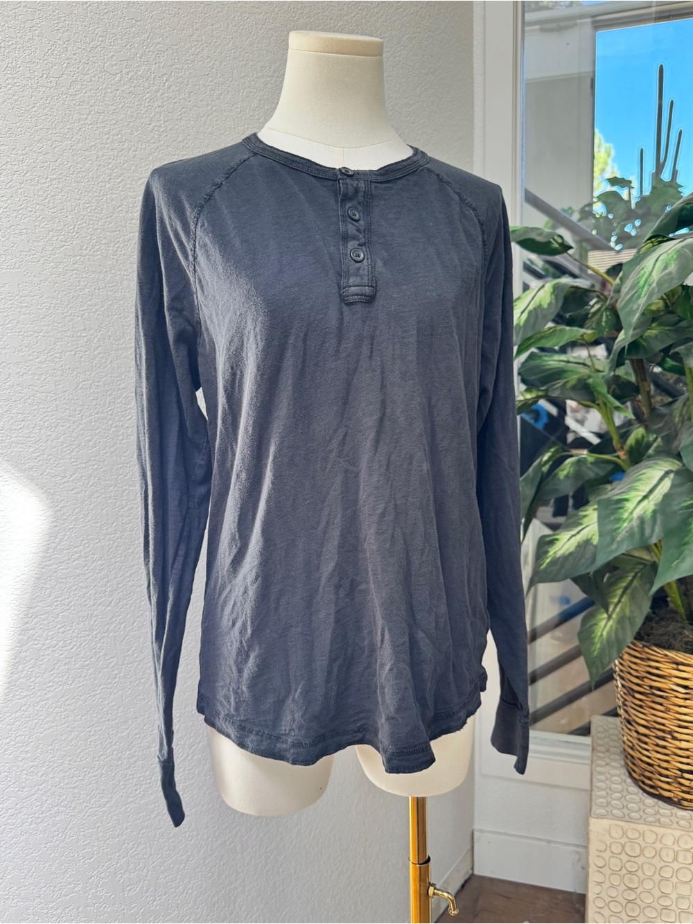 Men's GAP Long-Sleeve Henley Shirt - Charcoal Gray Black Cotton
